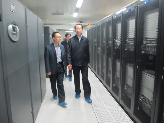 石家庄市市长王亮领导一行参观物联网大厦金石机房商务云数据中心